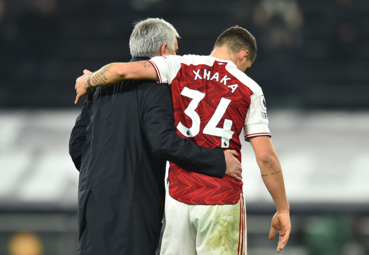 Mourinho muốn đưa Xhaka về Roma nhưng bị Arsenal gây khó dễ