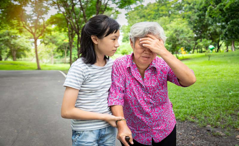 Làm thế nào để cải thiện tình trạng chóng mặt ở người cao tuổi?