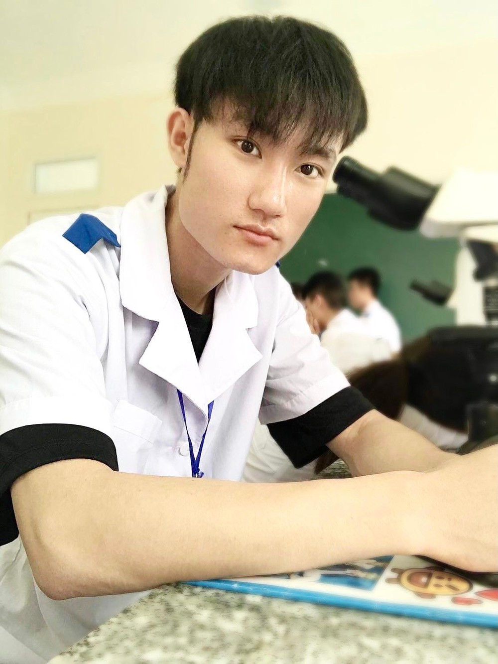 Hành động đẹp của chàng sinh viên Lào